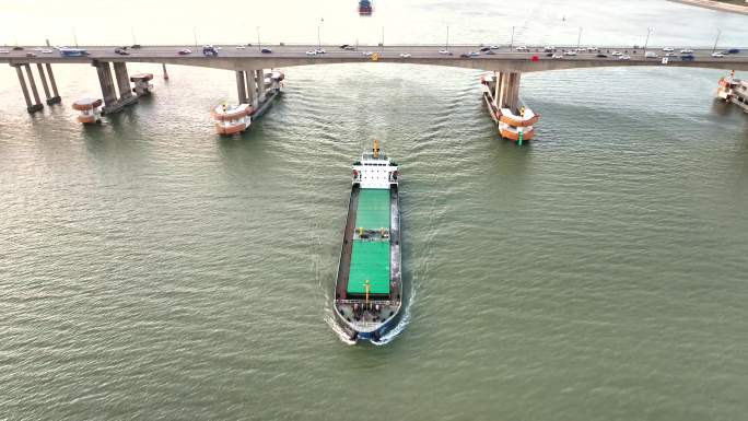 珠海大桥傍晚大桥车流西江河道运输