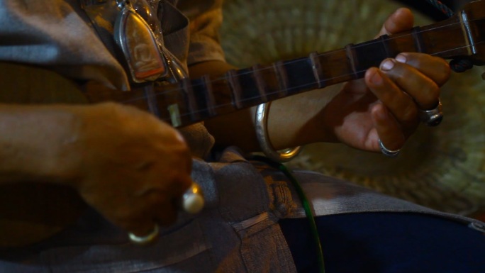 泰国传统清迈木吉他