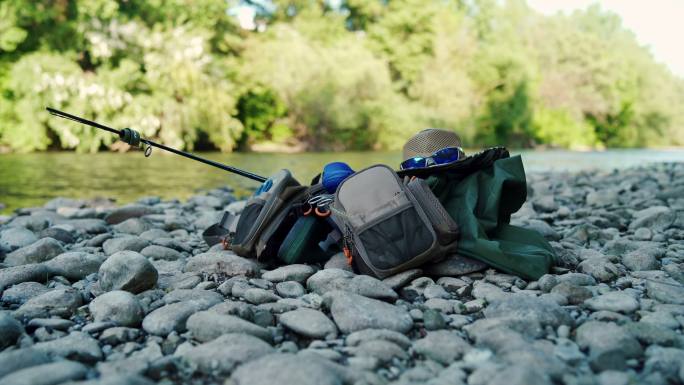 淡水河边的捕鱼设备