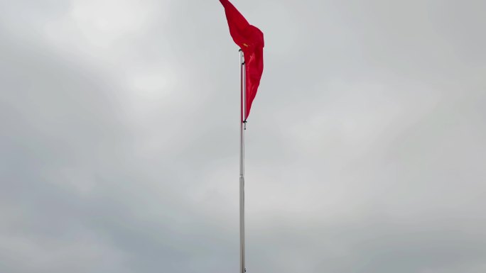 4K实拍迎风飘扬的五星红旗