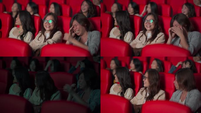 亚洲中国成熟女性和她的朋友在电影院看电影