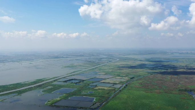 洪泽湖湖面云层翻涌