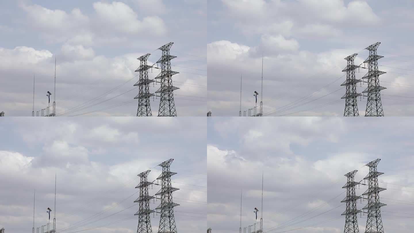 电力钢架塔和云海