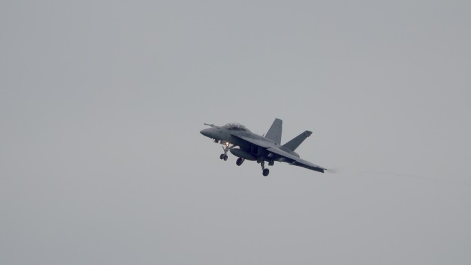 F/A 18大黄蜂野战舰载机着陆练习海军航空设施Atsugi