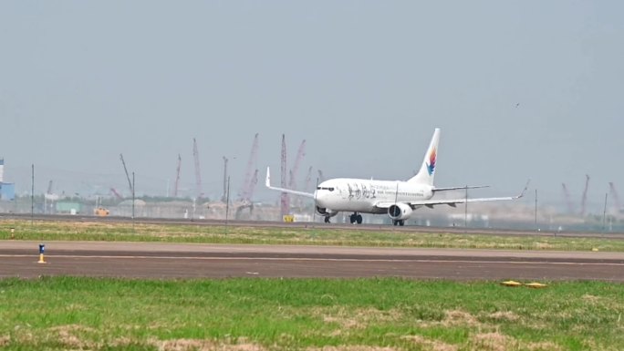 东海航空全新涂装波音737客机滑行起飞