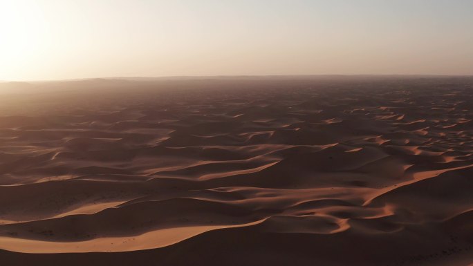 腾格里沙漠日落航拍