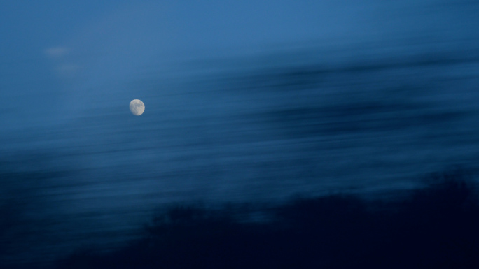 高铁火车窗外的月亮夜景4k视频素材