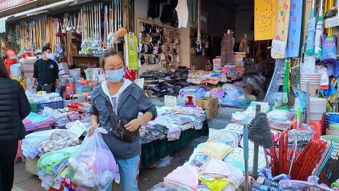 天津大胡同旧址 人流 生活用品 人群