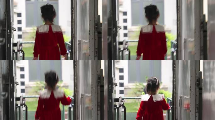 绿皮火车小女孩小男孩玩耍拍照红色裙子