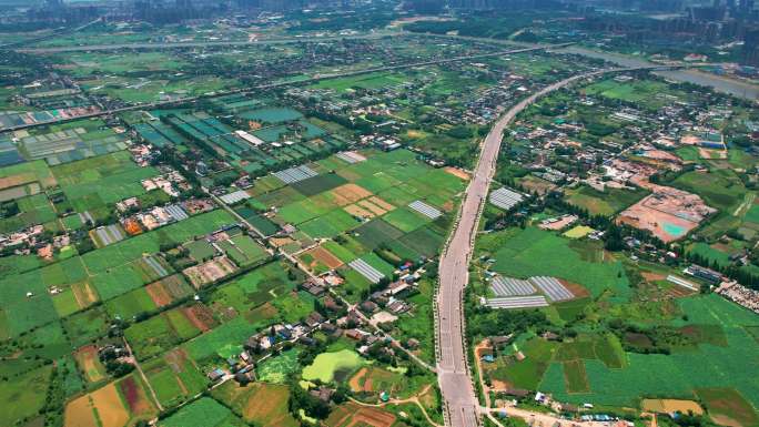 城市郊区田野航拍