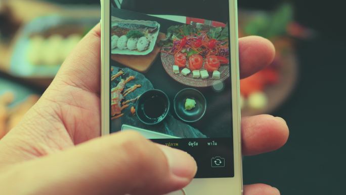 使用智能手机拍摄日本食物