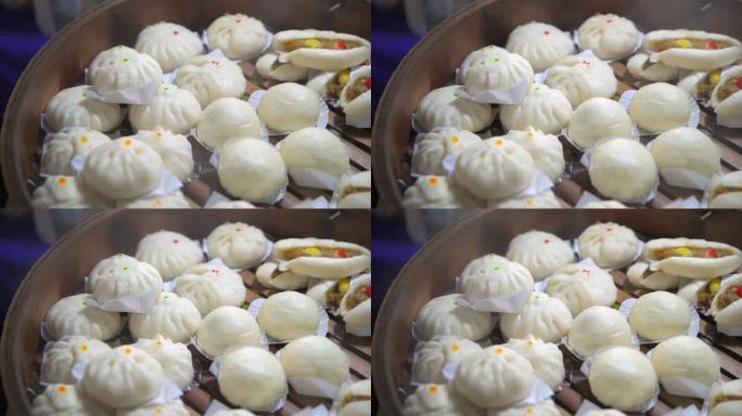 4K电影特写镜头：泰国曼谷一家小餐馆的中国步行街上出售的新鲜馒头和饺子