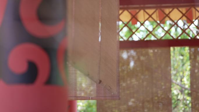 4K汉代宫殿风中舞动的竹帘升格空镜