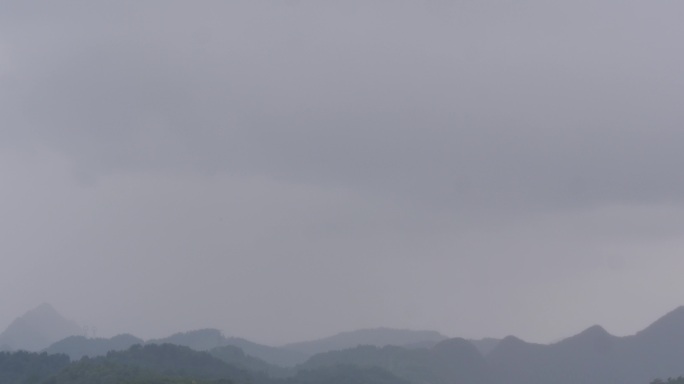 乌蒙蒙的天空云层变化，下雨了