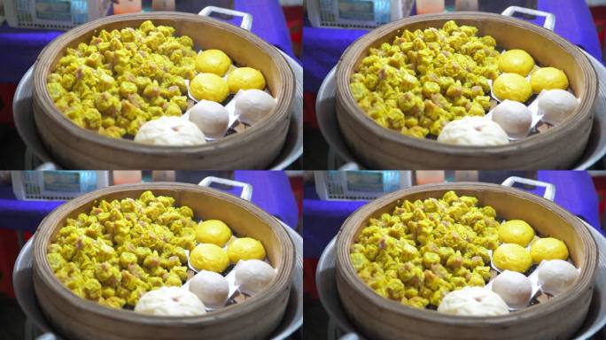 4K电影特写镜头：泰国曼谷一家小餐馆的中式步行街上出售的新鲜馒头和饺子