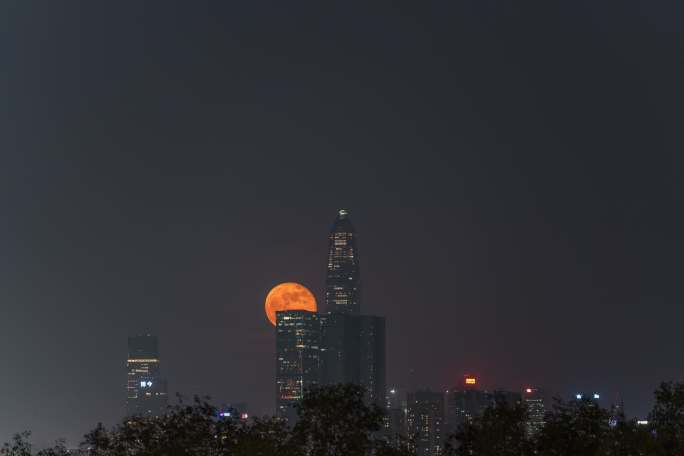 深圳平安金融中心城市夜景悬月
