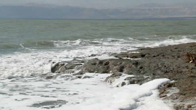 约旦死海海岸浪潮