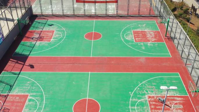 空旷的篮球场