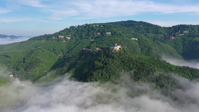 裸心堡莫干山云海蓝天通透好天气环绕