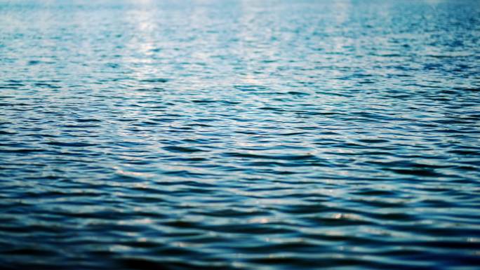 波光粼粼的水面 波光灿灿的水面 蓝色湖面