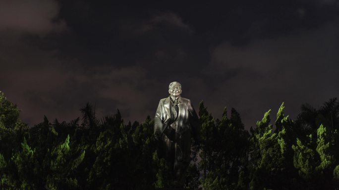 深圳莲花山邓小平铜像夜景