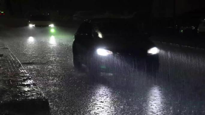 雨夜 大雨 雨中行车 深夜 天气 夜景