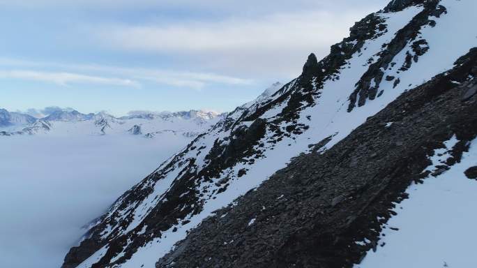 无人机沿着雪山飞行航拍巴郎山风景云雾环绕