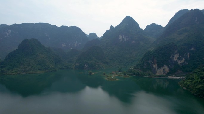 4K航拍百色凌云浩坤湖山水风光