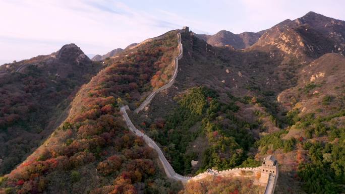 航拍秋日八达岭长城