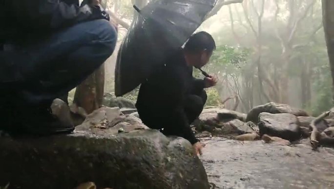 雨天登山徒步 梧桐山徒步