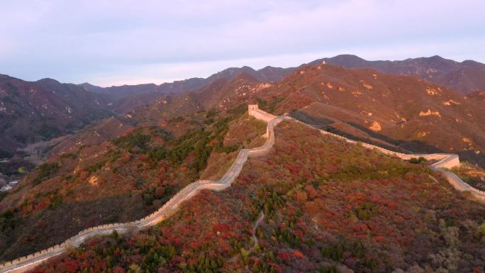 航拍秋日八达岭长城