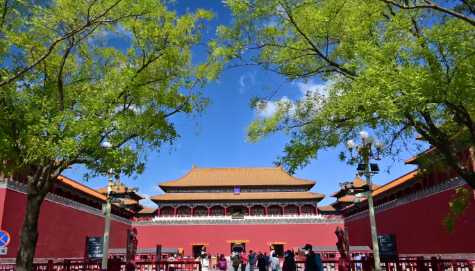 北京秋季大风中的故宫紫禁城