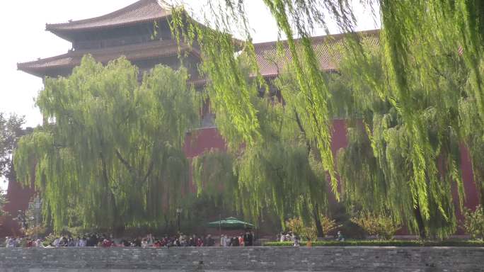 北京旅游首都游览故宫角楼戴口罩疫情过后