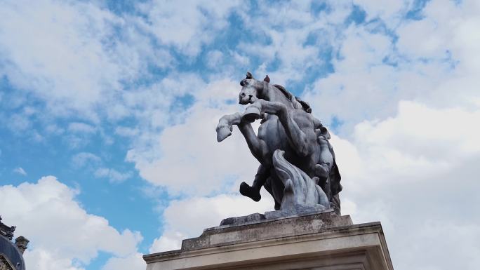 巴黎马术国王路易十四雕像