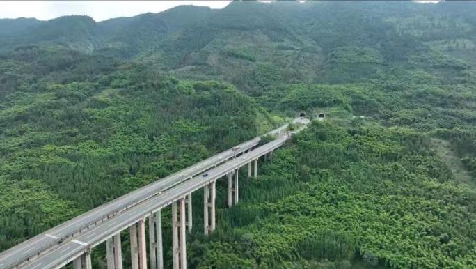 雅西高速荥经烟溪沟段交通建设