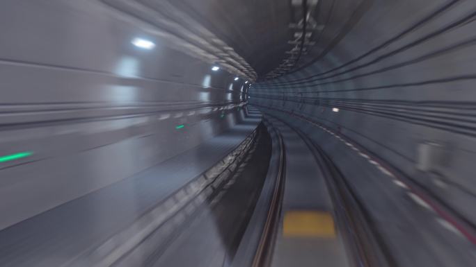 一个人走在地铁站台地铁隧道穿梭4K60P