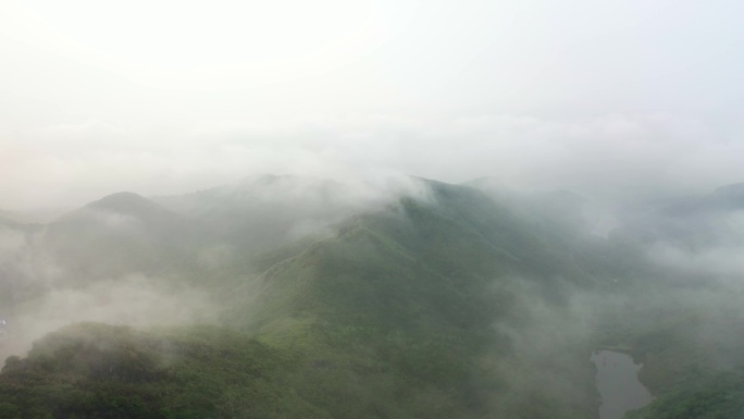 云雾缭绕的山区