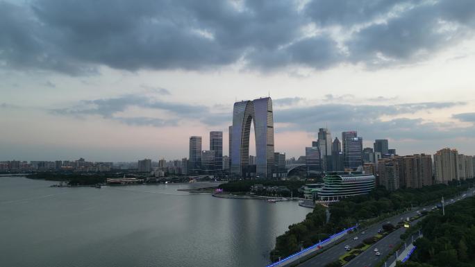 金鸡湖 苏州中心 现代大道 车流 落日