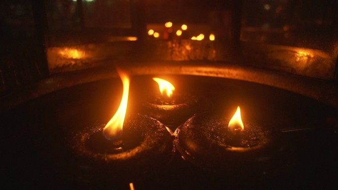 泰国寺庙蜡烛火焰特写