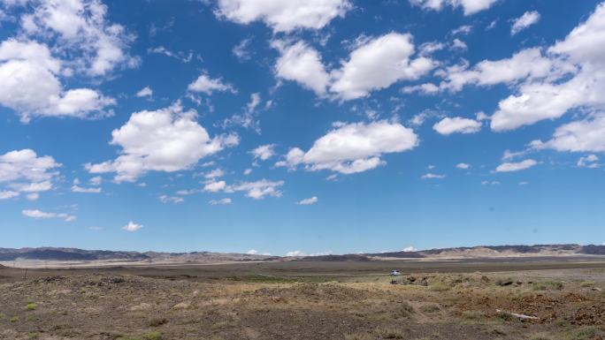 新疆戈壁滩的蓝天白云延时