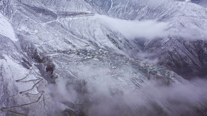 西藏风光芒康盐井千年古盐田航拍村落8