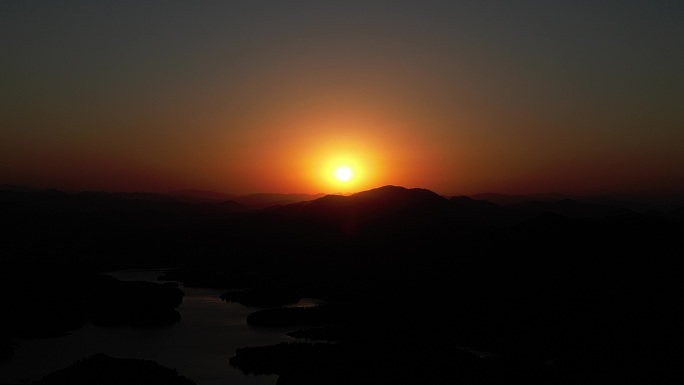 黄昏日落秋霞漫天