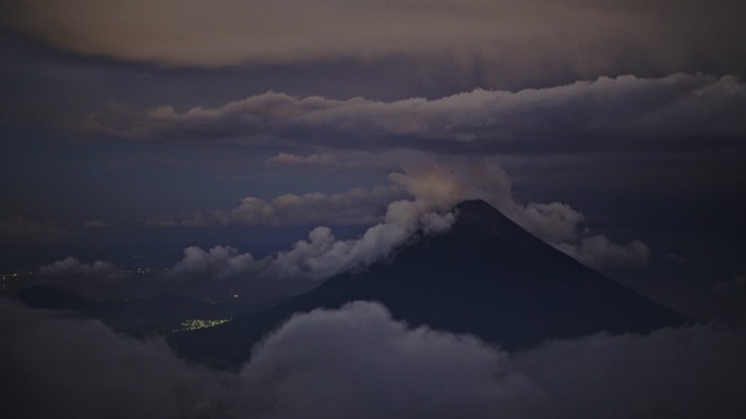 危地马拉火地岛火山爆发