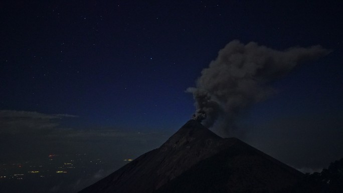 危地马拉火地岛火山爆发