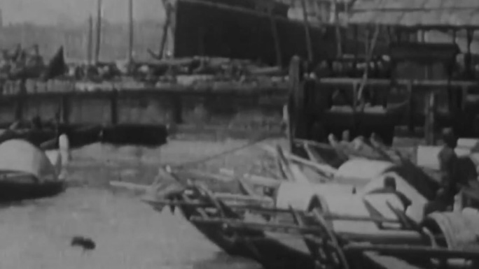 30年代上海黄浦江航运码头工人