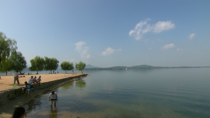 城市空镜 湖水嬉水