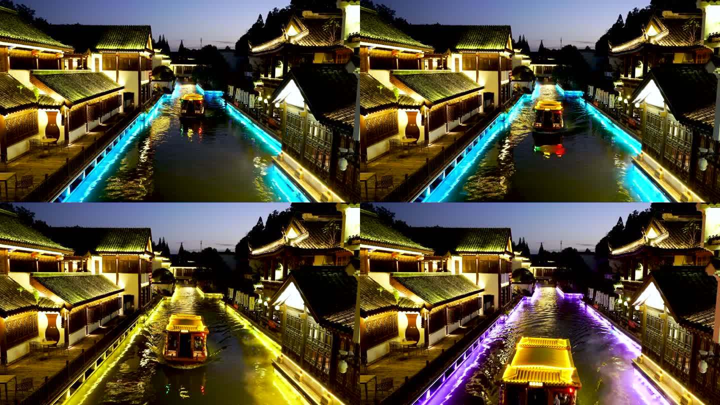 南京白鹭洲公园的水街观光船游览秦淮河夜景