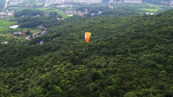 山顶滑翔伞基地滑翔伞飞行航拍