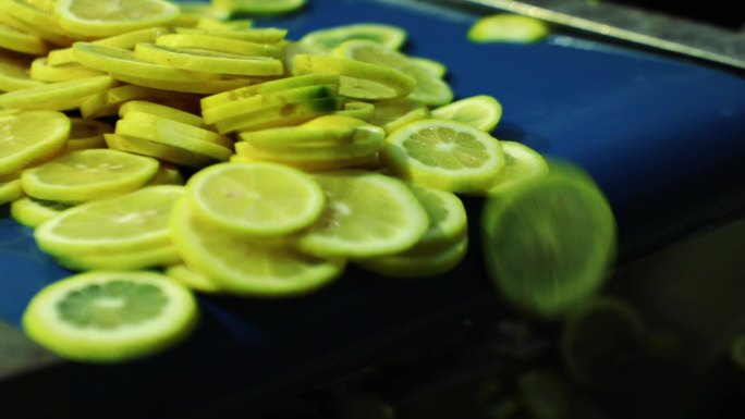 安岳柠檬鲜果在工厂加工成柠檬片