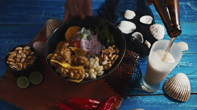 秘鲁食物酸菜和鱿鱼辣椒